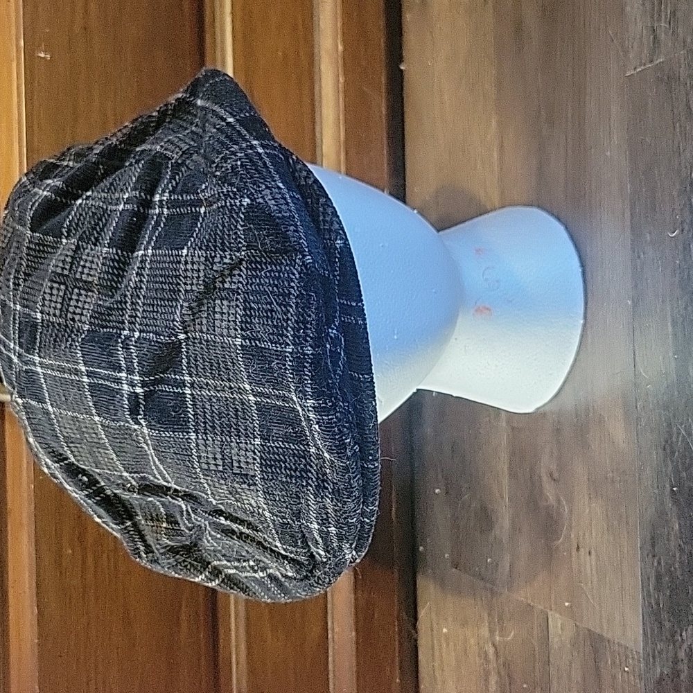 2 news boy style hats